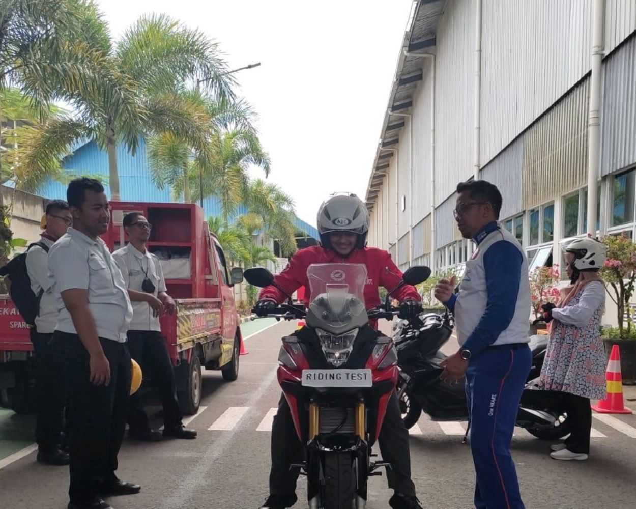 Pentingnya #Cari_Aman Saat Berkendara, MPM Honda Jatim Edukasi Karyawan PT. Inka Multi Solution (IMS) Bersinergi Dengan Polres Kab. Madiun.